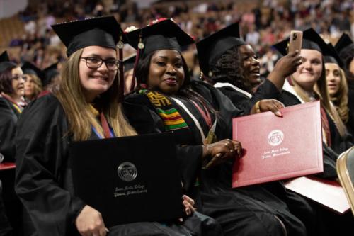 AMC Grad 0677