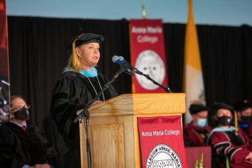 Commencement-Graduate-2021-009