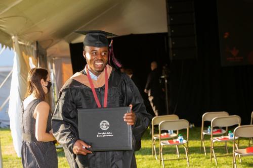 Commencement-Graduate-2021-030