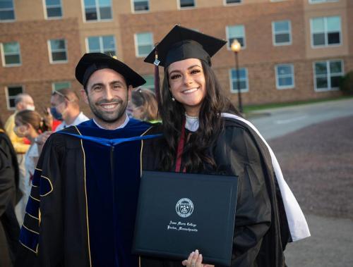 Commencement-Graduate-2021-043